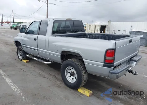 2001 Dodge Ram 1500 St из США, поврежденный, VIN 1B7HC13Y81J558062